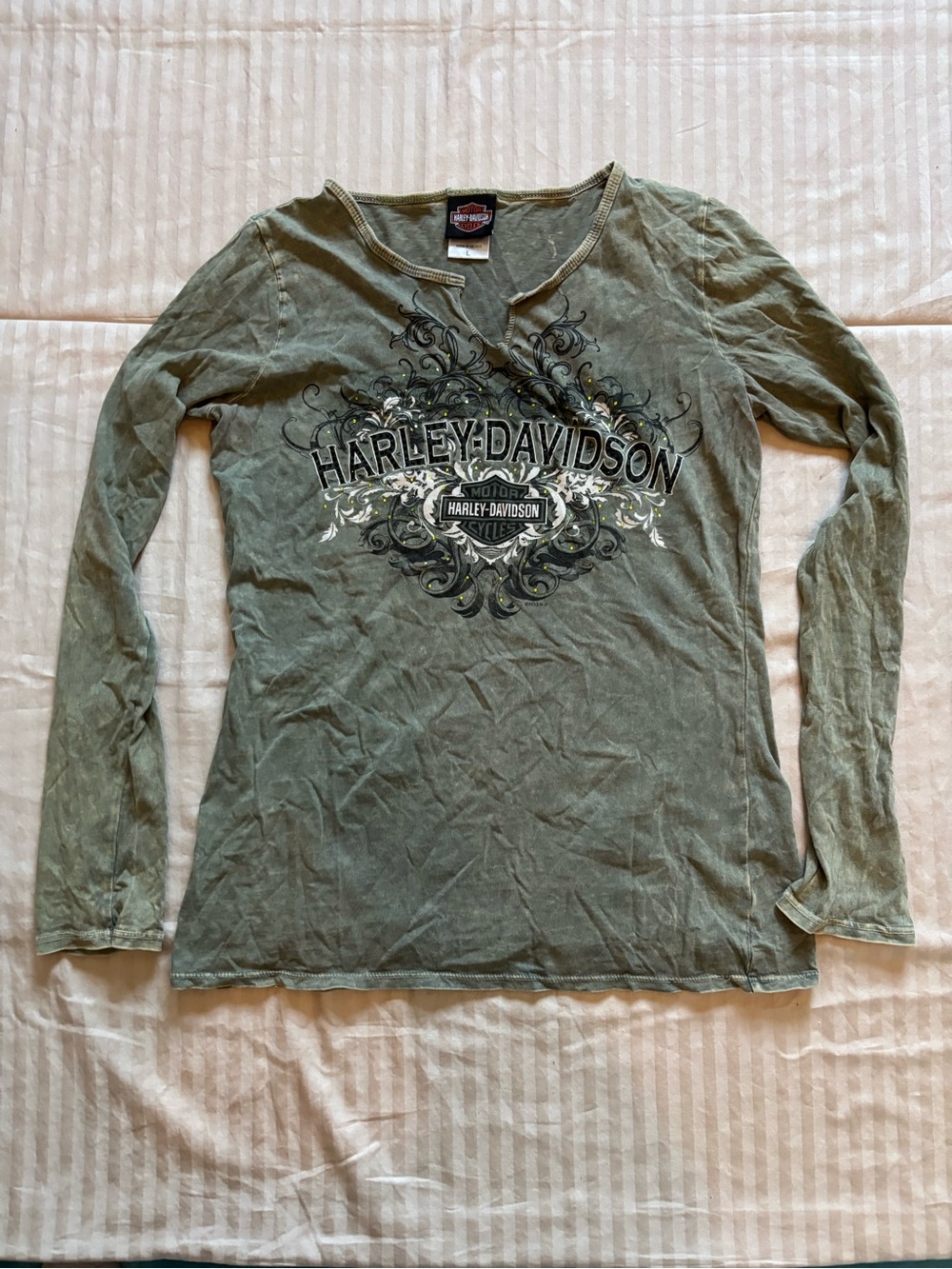 Harley-Davidson Olive Green Long Sleeve V-Neck Tee with Front Logo- Size Large